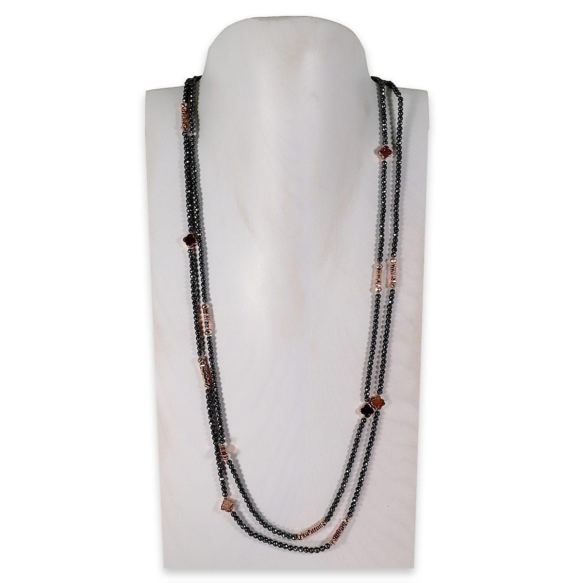 Collana montata in ematite con elementi in ematite rose' fantasia quadrifoglio